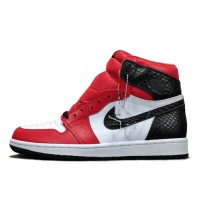 Кроссовки Nike Air Jordan 1 Retro High Og красно-черные