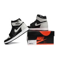 Кроссовки Nike Air Jordan 1 Retro High Og серо-черные