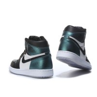Кроссовки Nike Air Jordan 1 Retro High Og зелено-черно-белые